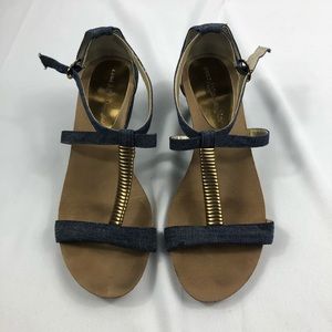 Anne Klein Women iflex sandal size 7m blue denim with gold strap